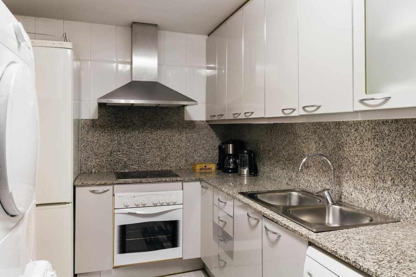 Comfortable 4 2bath W Balcony Appartement