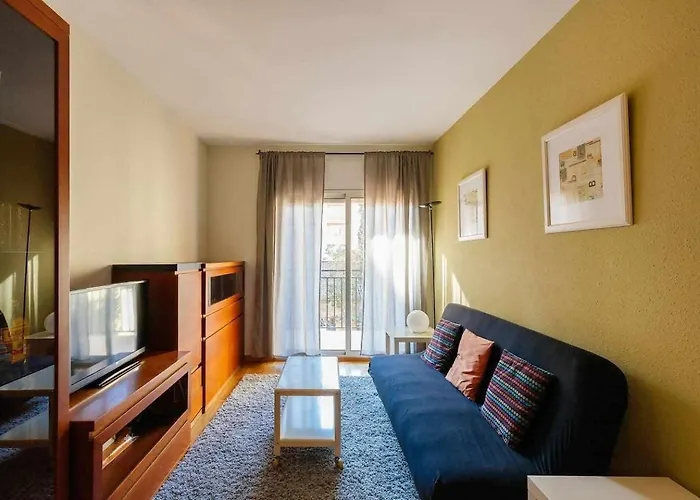 Comfortable 4 Rooms 2Bath W Balcony