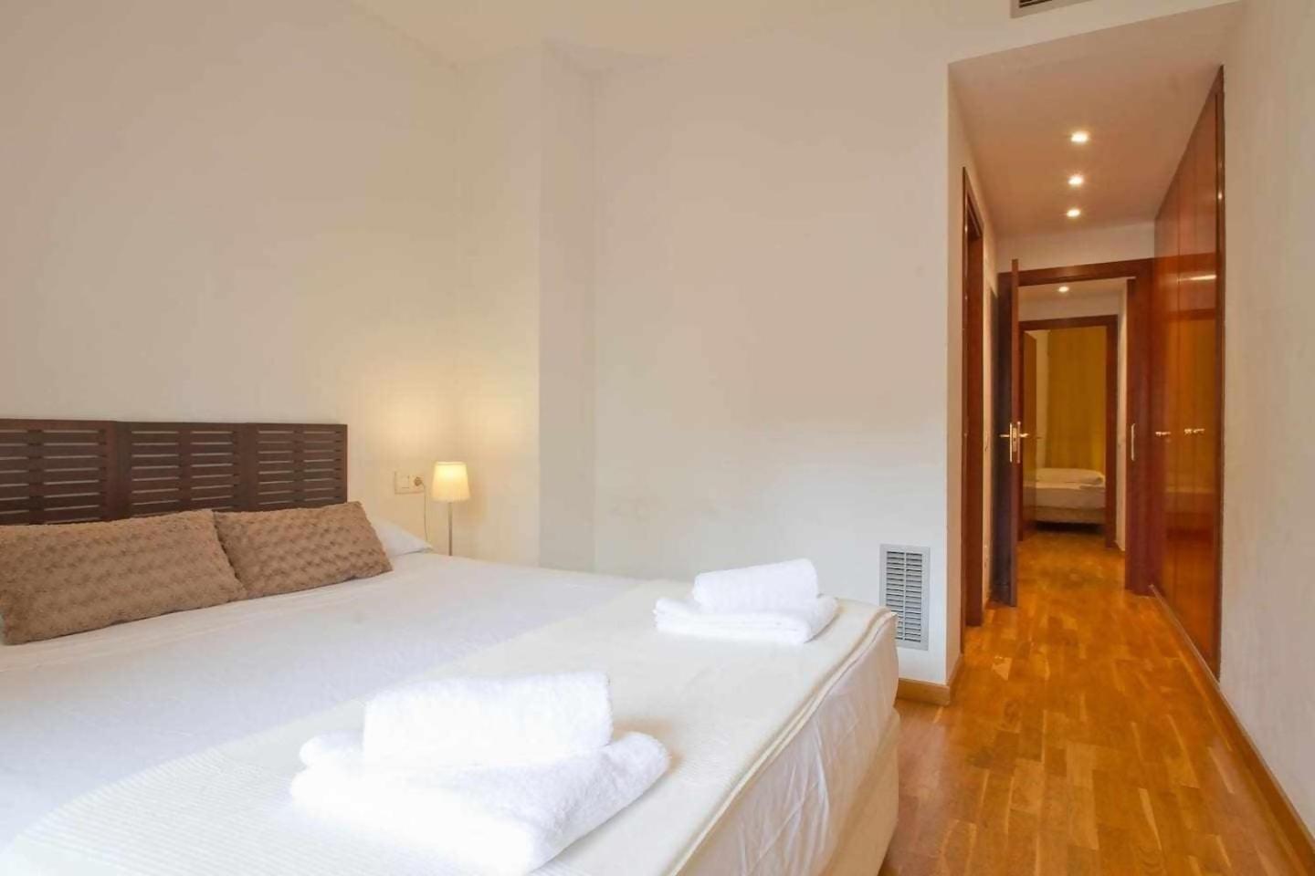 Comfortable 4 2bath W Balcony Apartment *