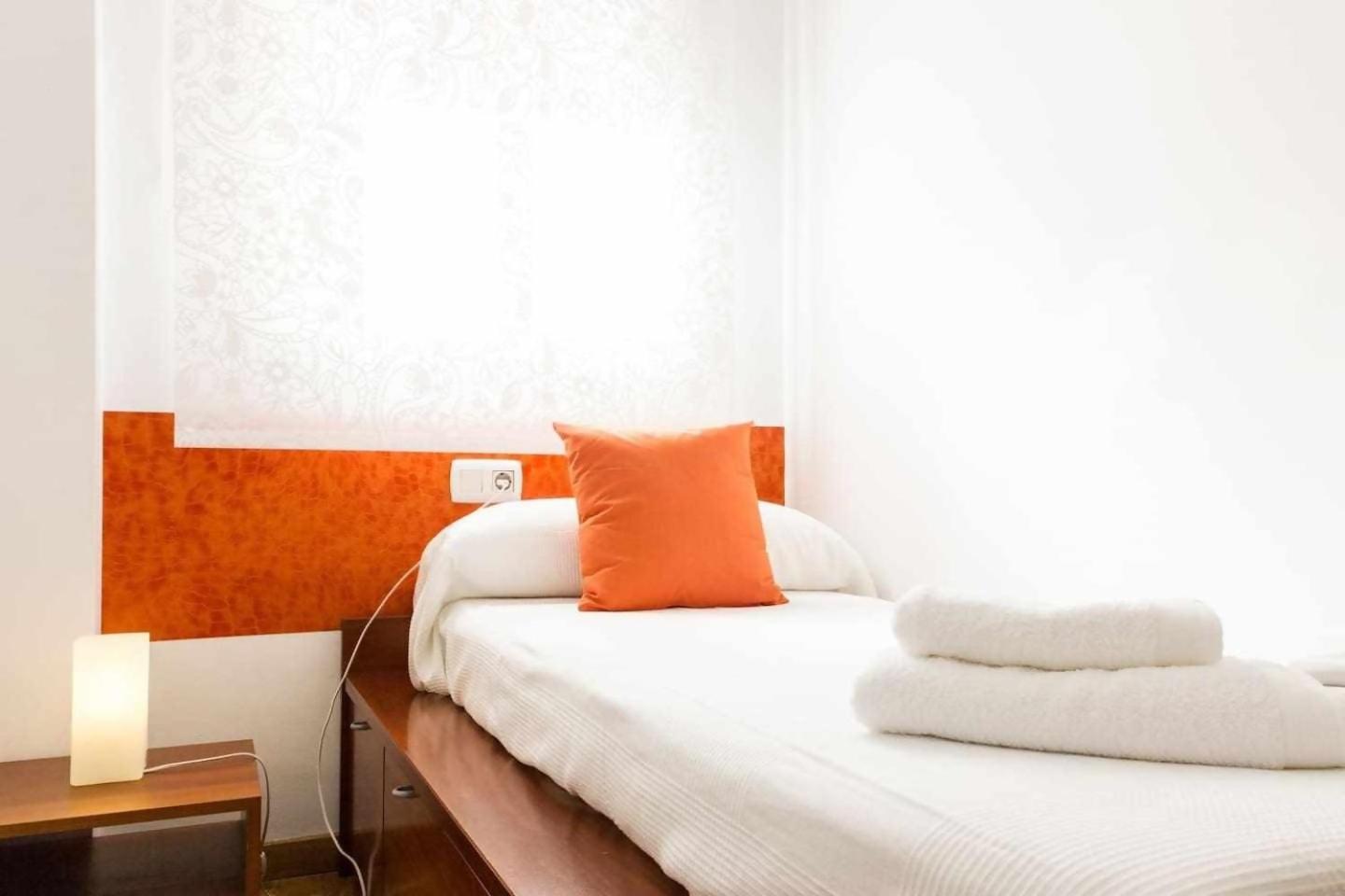 Comfortable 4 2bath W Balcony Apartment *