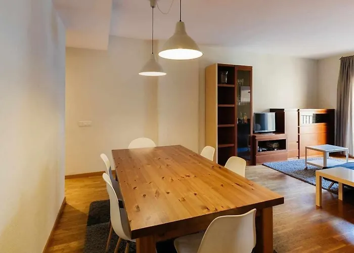 Comfortable 4 Rooms 2Bath W Balcony