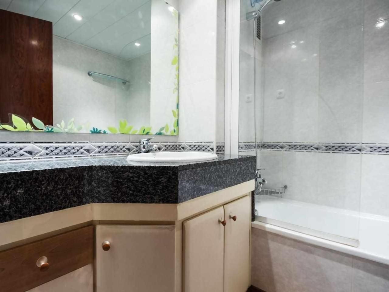 Appartement Comfortable 4 2bath W Balcony